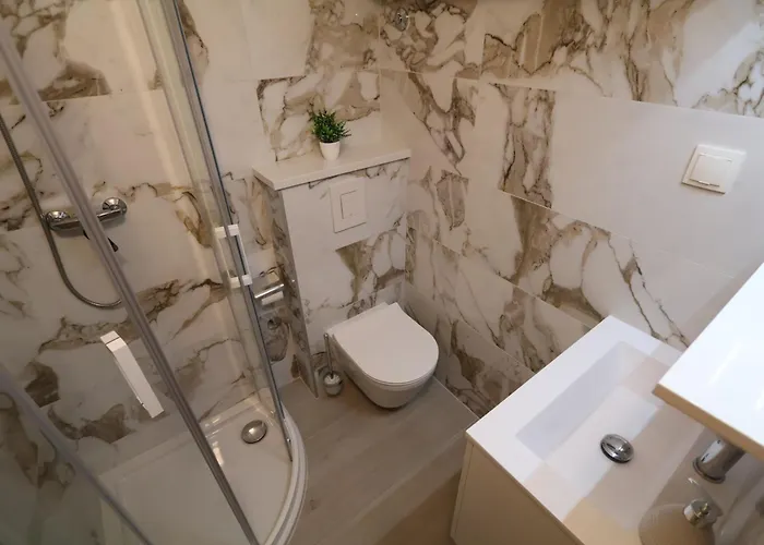 Simple -no Parking شقة *