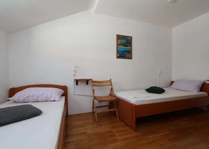 شقة Simple -no Parking *