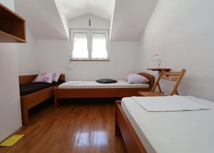 Simple -no Parking شقة