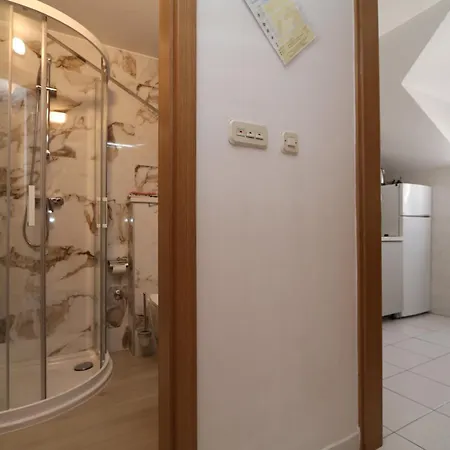 Apartamento Simple -no Parking Makarska